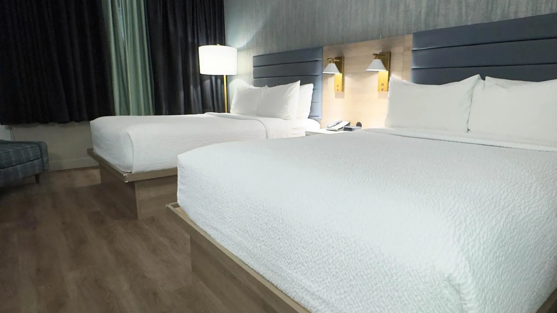 Radisson Hotel Montreal Airport 3*,