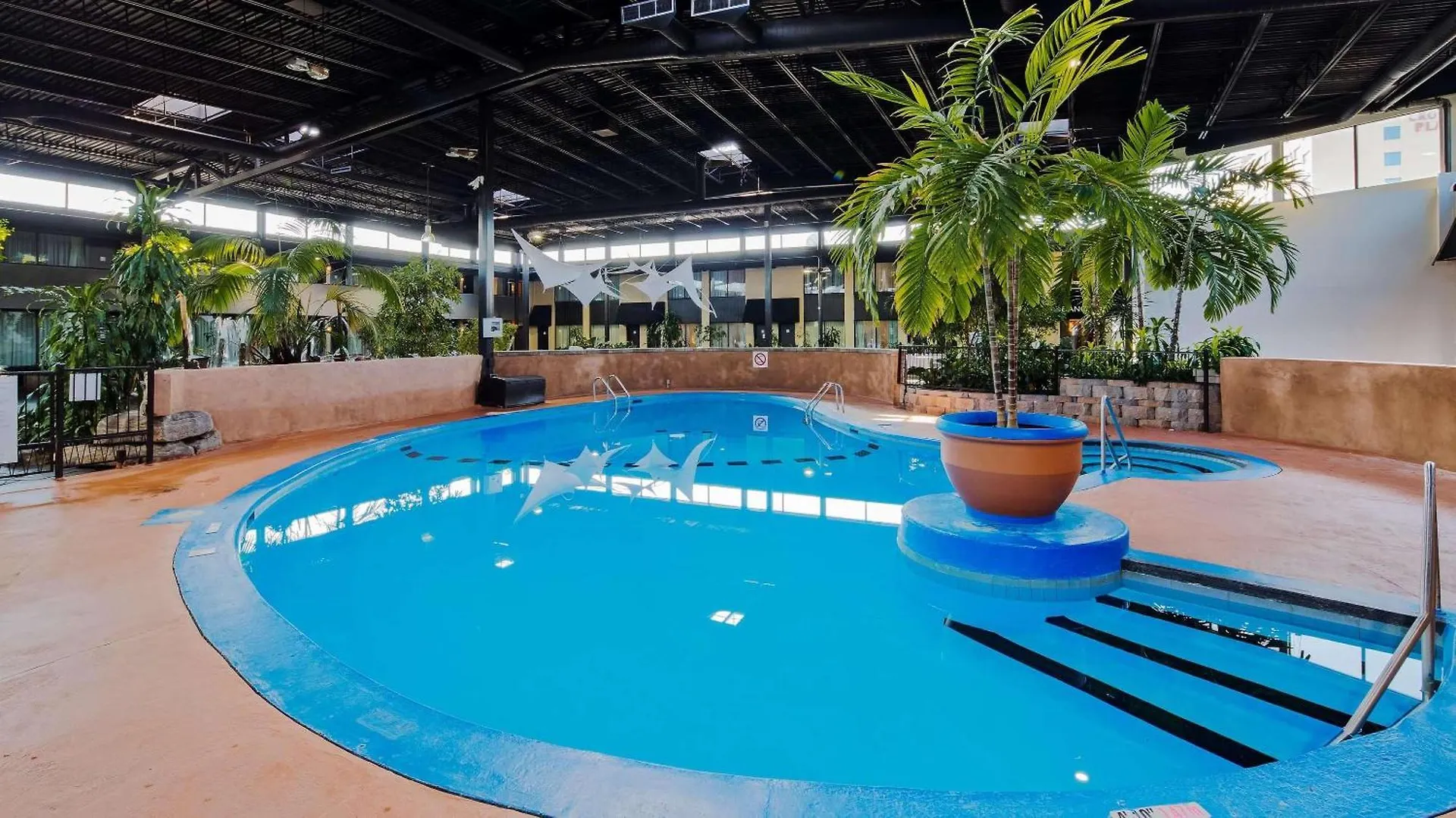 ***  Radisson Hotel Montreal Airport Canada