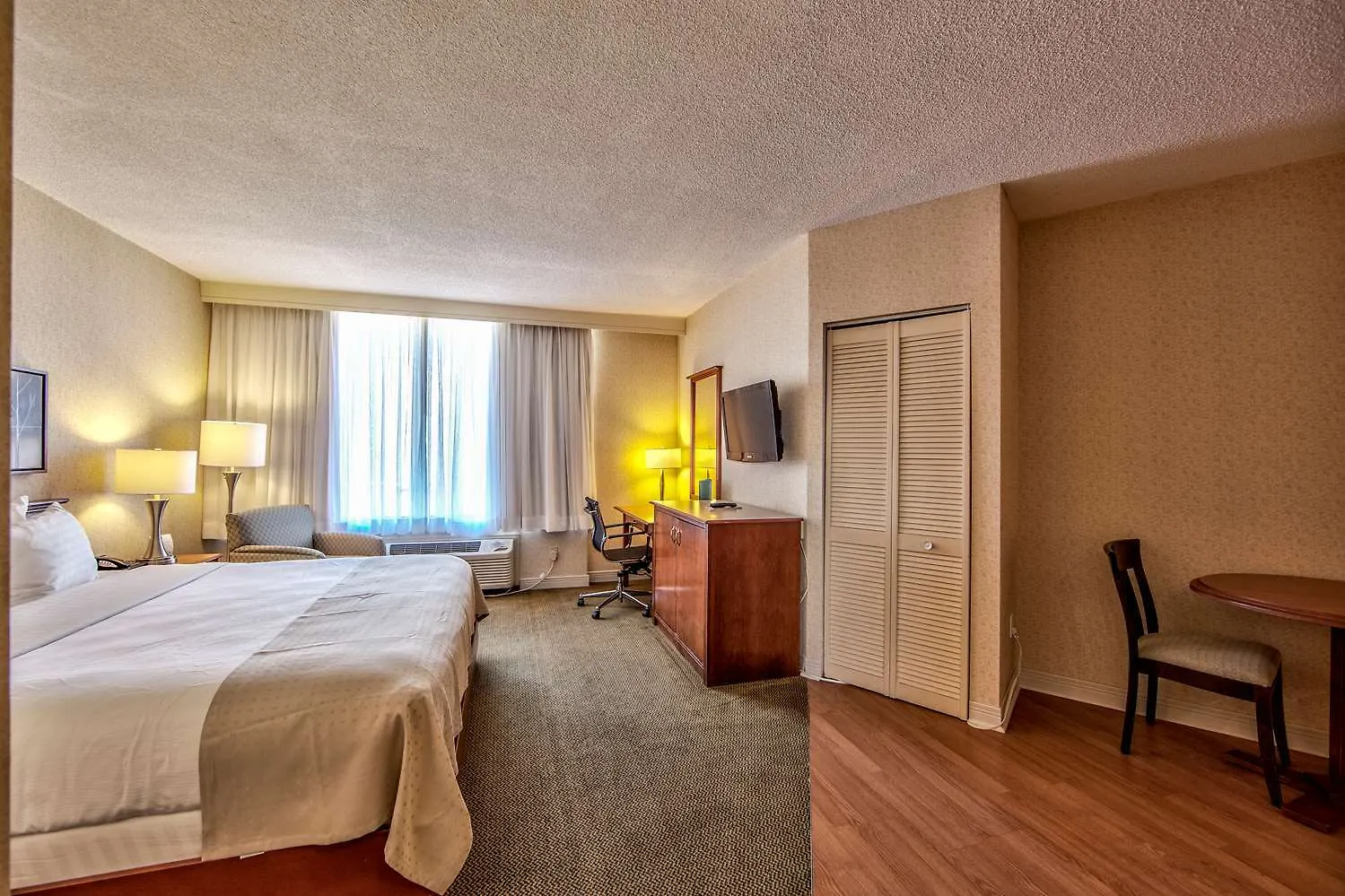 Radisson Hotel Montreal Airport 3*,