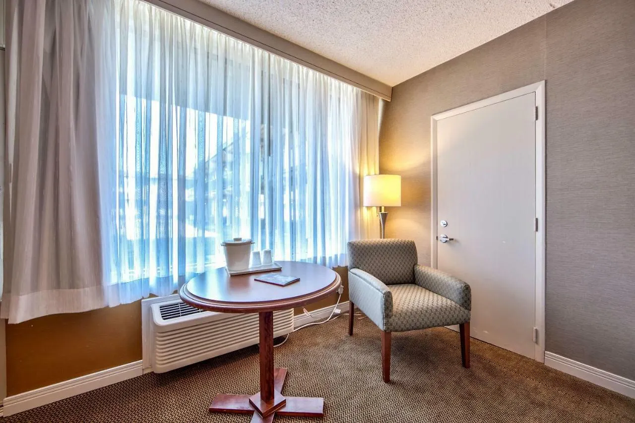 Radisson Hotel Montreal Airport 3*,